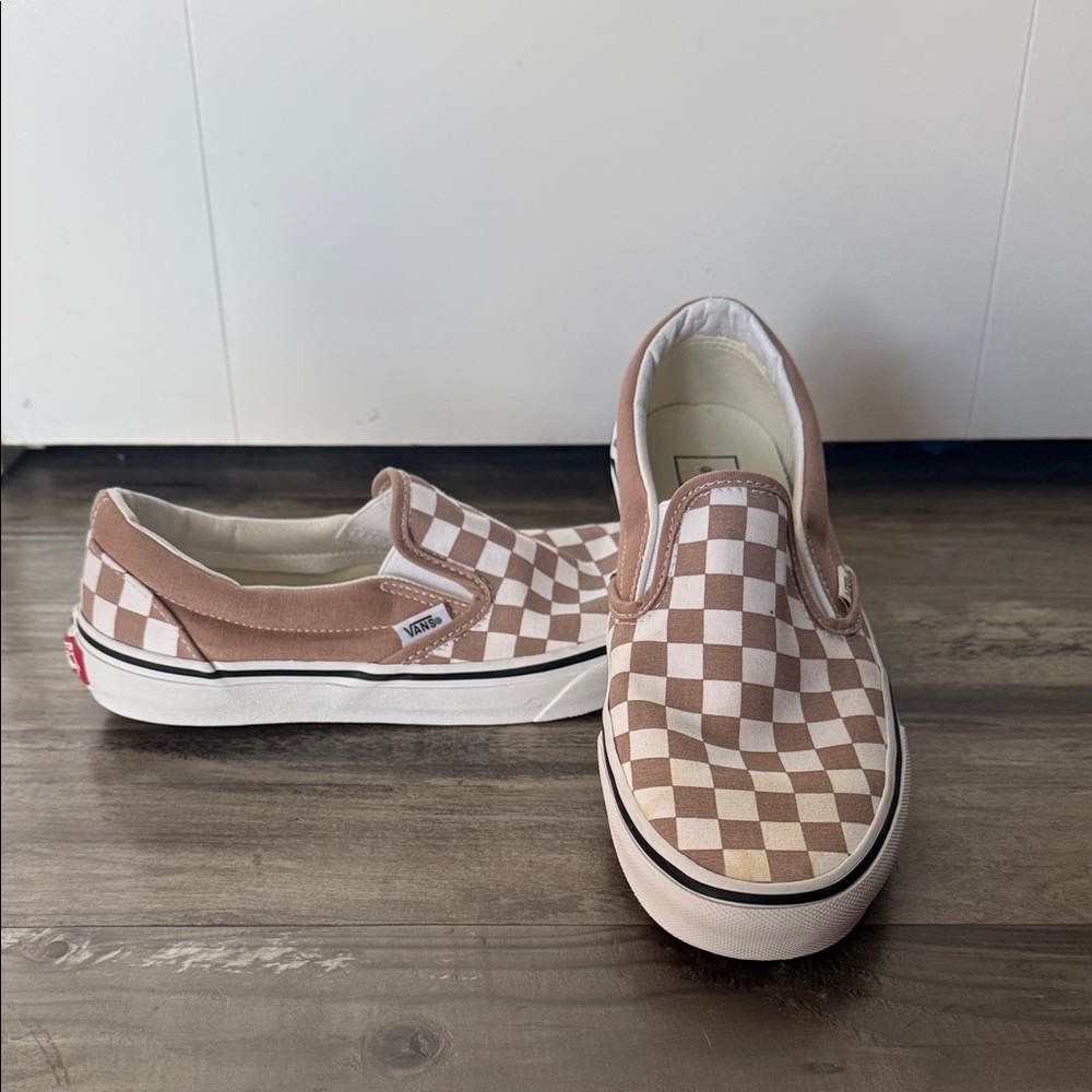 Vans Brown and White Checkerboard Slip-Ons. Slight discoloration on toe SZ 8